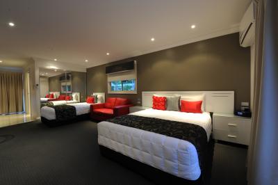 The Gateway Village Holiday Park - Coogee Beach Accommodation 0