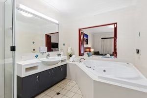 The Coffee House Apartments & Bistro - Coogee Beach Accommodation 5