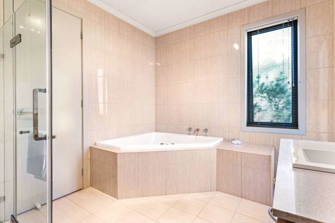 Quality Suites Point Cook Seasons 5 - Coogee Beach Accommodation 7