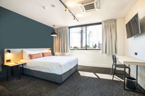 Chardons Corner Hotel - Coogee Beach Accommodation 6