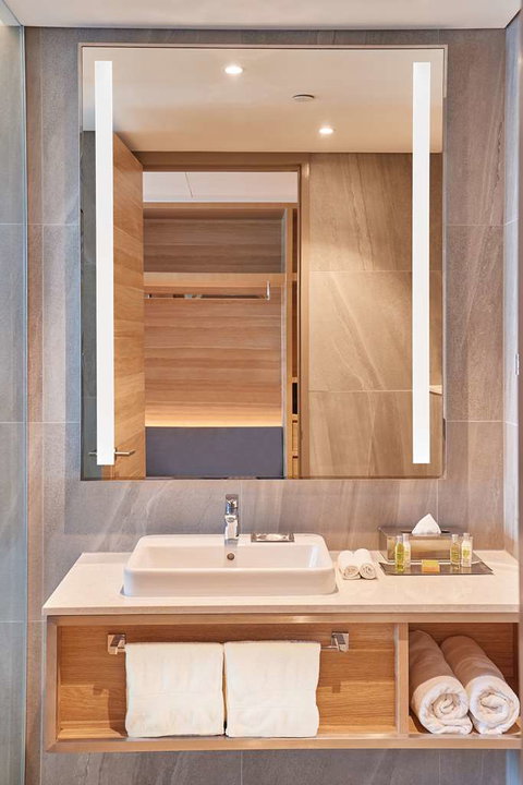 DoubleTree by Hilton Perth Waterfront - Coogee Beach Accommodation 9