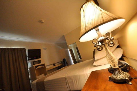 Emerald Maraboon Motor Inn - Coogee Beach Accommodation 4