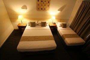 Emerald Maraboon Motor Inn - Coogee Beach Accommodation 9