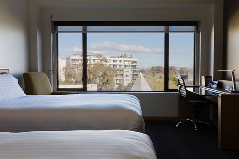 Crowne Plaza Canberra - Coogee Beach Accommodation 4