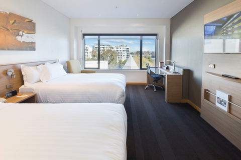 Crowne Plaza Canberra - Coogee Beach Accommodation 6