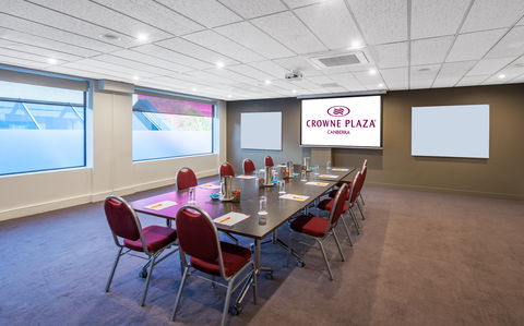 Crowne Plaza Canberra - Coogee Beach Accommodation 8
