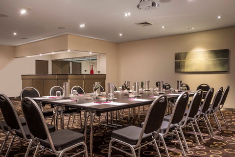 Crowne Plaza Canberra - Coogee Beach Accommodation 10