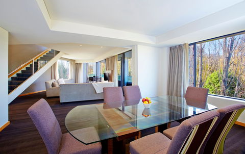 Crowne Plaza Canberra - Coogee Beach Accommodation 13