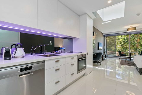 Good Life Suites - Coogee Beach Accommodation 4