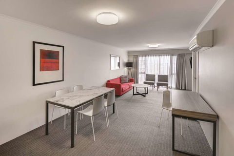 Adina Serviced Apartments James Court - Coogee Beach Accommodation 5