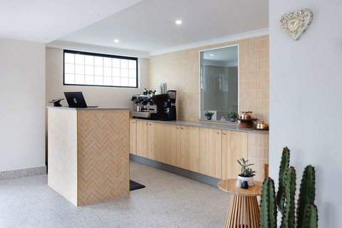 Hotel Hacienda - Coogee Beach Accommodation 1