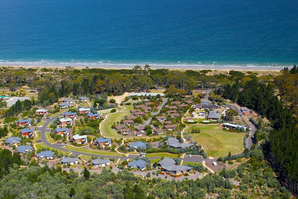 Deep Bay TAS Coogee Beach Accommodation
