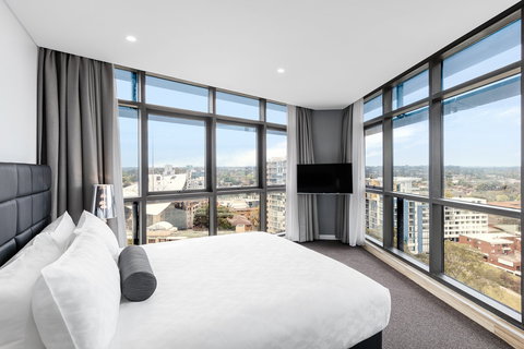 Meriton Suites Church Street, Parramatta - Coogee Beach Accommodation 3