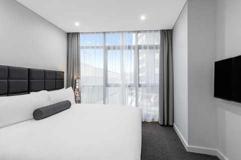 Meriton Suites Church Street, Parramatta - Coogee Beach Accommodation 13
