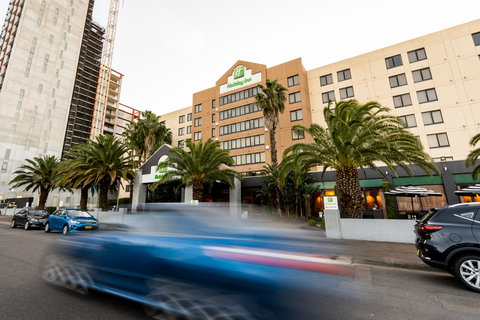 Holiday Inn Parramatta - Coogee Beach Accommodation 1