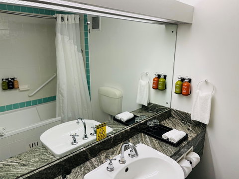 Holiday Inn Parramatta - Coogee Beach Accommodation 7
