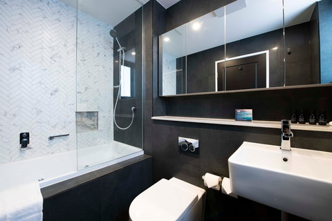 Holiday Inn Stes Parramatta Mar - Coogee Beach Accommodation 5