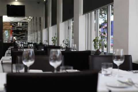 Jephson Hotel - Coogee Beach Accommodation 10
