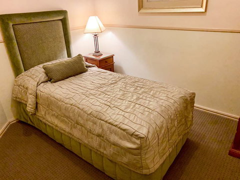 Royal Albert Hotel - Coogee Beach Accommodation 3