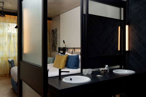 QT Melbourne - Coogee Beach Accommodation 5