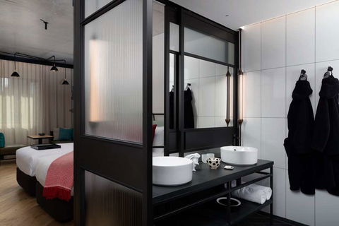 QT Melbourne - Coogee Beach Accommodation 6