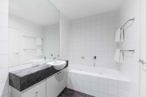 Adina Apartment Hotel On Flinders Street - Coogee Beach Accommodation 9
