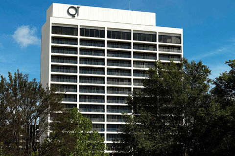 QT Canberra - Coogee Beach Accommodation 0