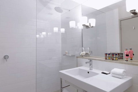 QT Canberra - Coogee Beach Accommodation 5