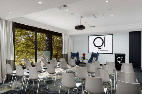 QT Canberra - Coogee Beach Accommodation 7