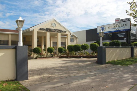 Albury Georgian - Coogee Beach Accommodation 0