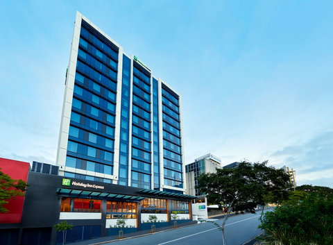 Holiday Inn Express Brisbane Central - Coogee Beach Accommodation 1
