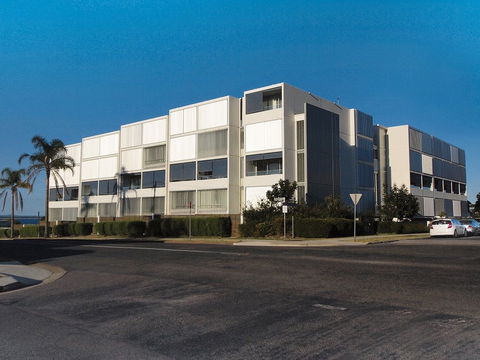 Oaks Lure - Coogee Beach Accommodation 0