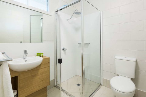 Nightcap at Edge Hill Tavern - Coogee Beach Accommodation 1