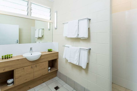 Nightcap at Edge Hill Tavern - Coogee Beach Accommodation 2