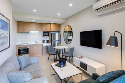 Meriton Suites Waterloo - Coogee Beach Accommodation 1