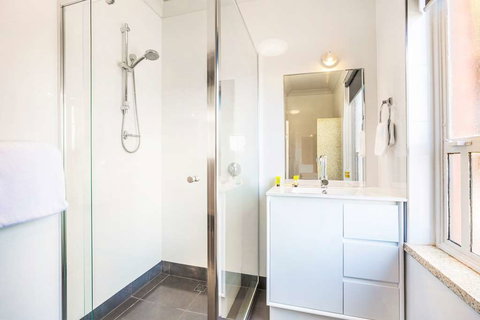 Nightcap Rose & Crown Hotel - Coogee Beach Accommodation 1