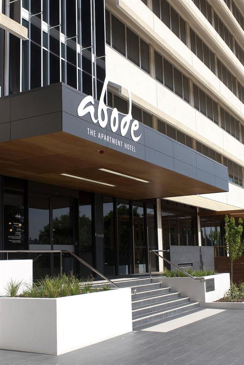 Abode Woden - Coogee Beach Accommodation 0
