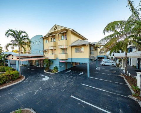 Cairns Queenscourt - Coogee Beach Accommodation 0