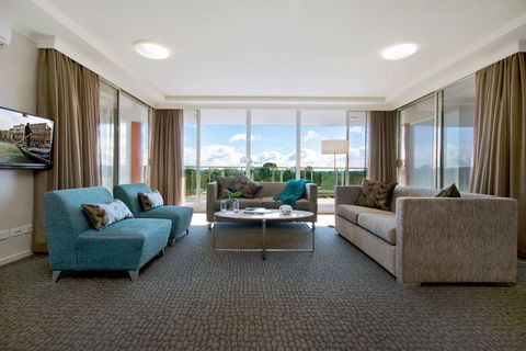Pacific Suites Canberra - Coogee Beach Accommodation 1