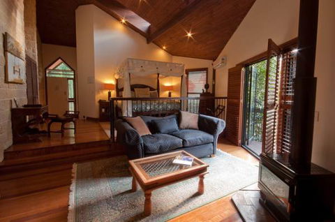 Escarpment Retreat - Coogee Beach Accommodation 2