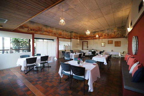 Emerald Central Hotel - Coogee Beach Accommodation 2