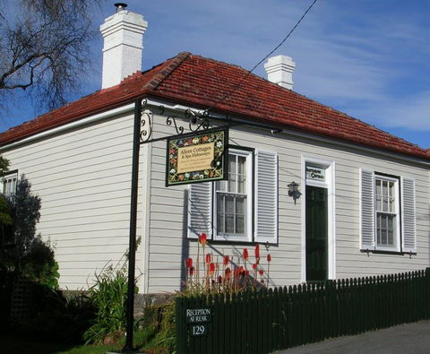Alice's Cottages - Coogee Beach Accommodation 0