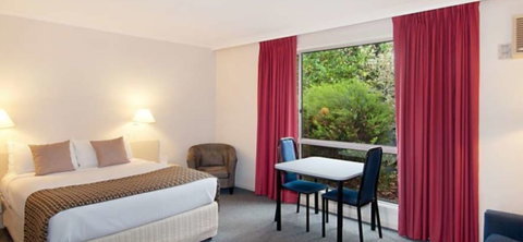 Hotel Ringwood Lake - Coogee Beach Accommodation 0