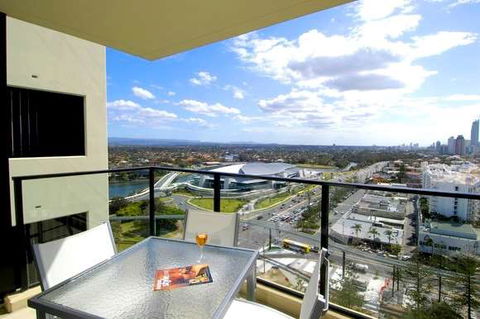 Mantra Broadbeach On The Park - Coogee Beach Accommodation 1