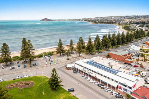 Hotel Victor - Coogee Beach Accommodation 1