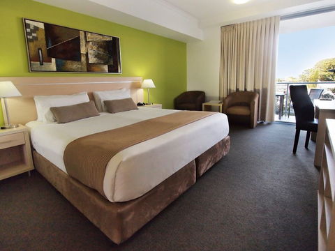 Oaks Gateway On Palmer - Coogee Beach Accommodation 2