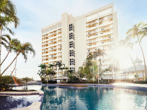 Pullman Cairns International - Coogee Beach Accommodation 1