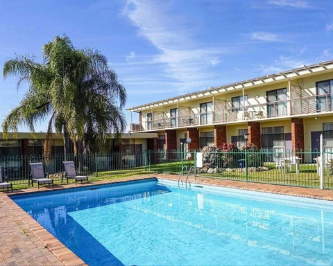 Redhill Tamworth Motor Inn - Coogee Beach Accommodation 0