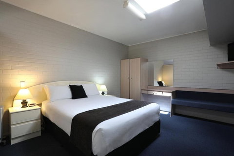 Redhill Tamworth Motor Inn - Coogee Beach Accommodation 1