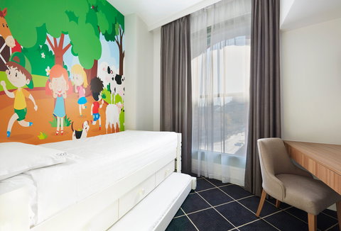 Holiday Inn Darling Harbour - Coogee Beach Accommodation 6